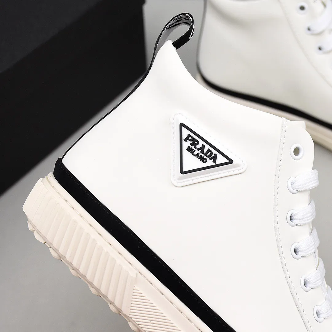PRADA [Prada] high-top sports and casual shoes. Men's shoes 💰440💰. The upper is made of cowhide, sheepskin lining, rubber outsole, comfortable on the feet, men's size 38-44, choose according to your usual wearing size.